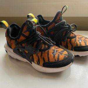 Nike Girls React Prestos Tiger print shoes size 1Y